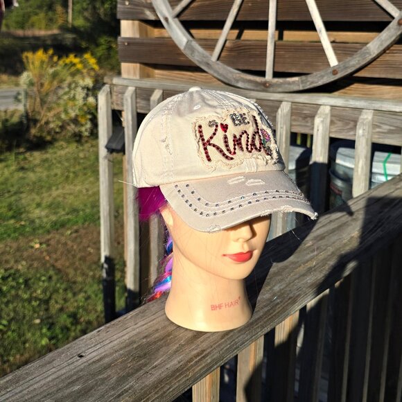 Ladies Cream Be Kind BLING Hat New No Tags - Picture 2 of 4